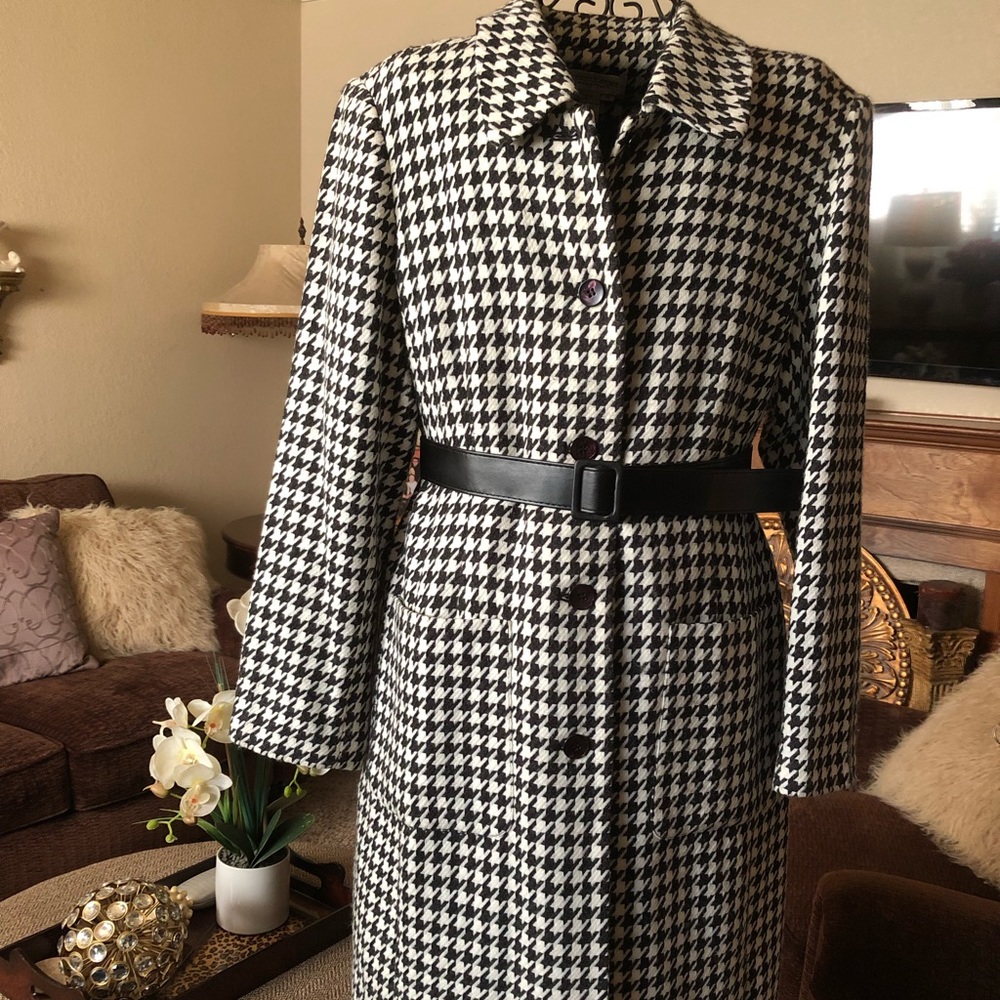 Classy houndstooth jacket.